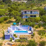 Vineyard Oaza 3* Brela