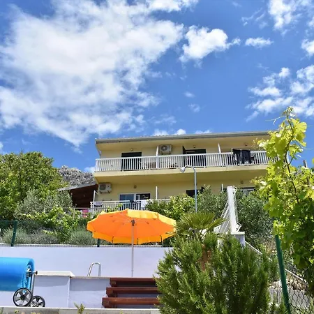 Vineyard Oaza بيت ضيافة 3*