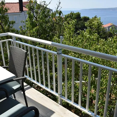 Guest house Vineyard Oaza Brela