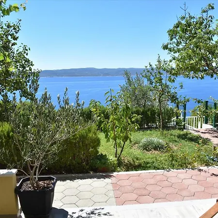 Vineyard Oaza 3* Brela